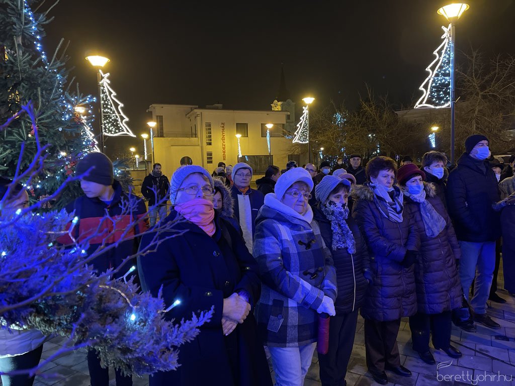 Fellobbant a szeretet lángja 33